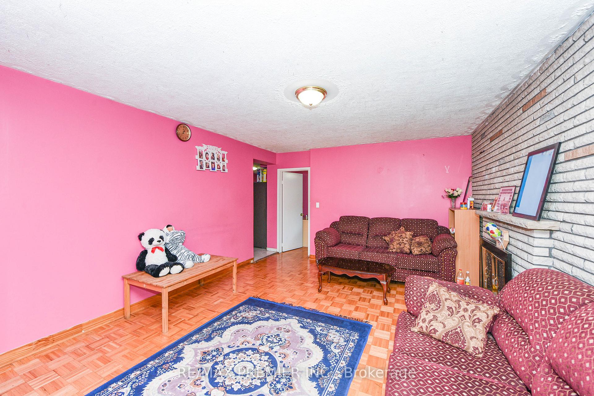 Photo 14 of 35 Taysham Crescent, Etobicoke, Thistletown-Beaumonde Heights — HOMEH