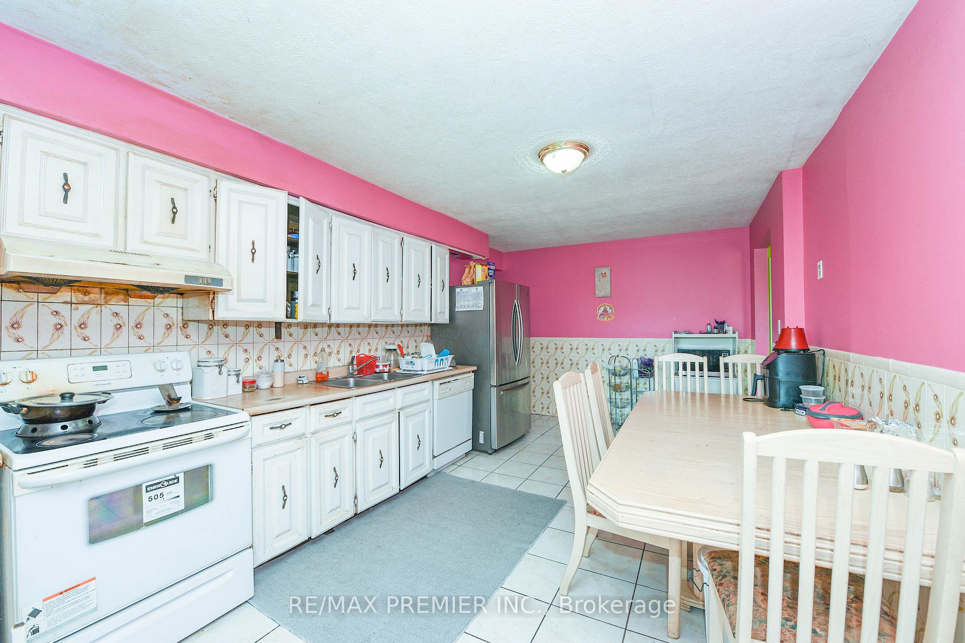 Photo 7 of 35 Taysham Crescent, Etobicoke, Thistletown-Beaumonde Heights — HOMEH