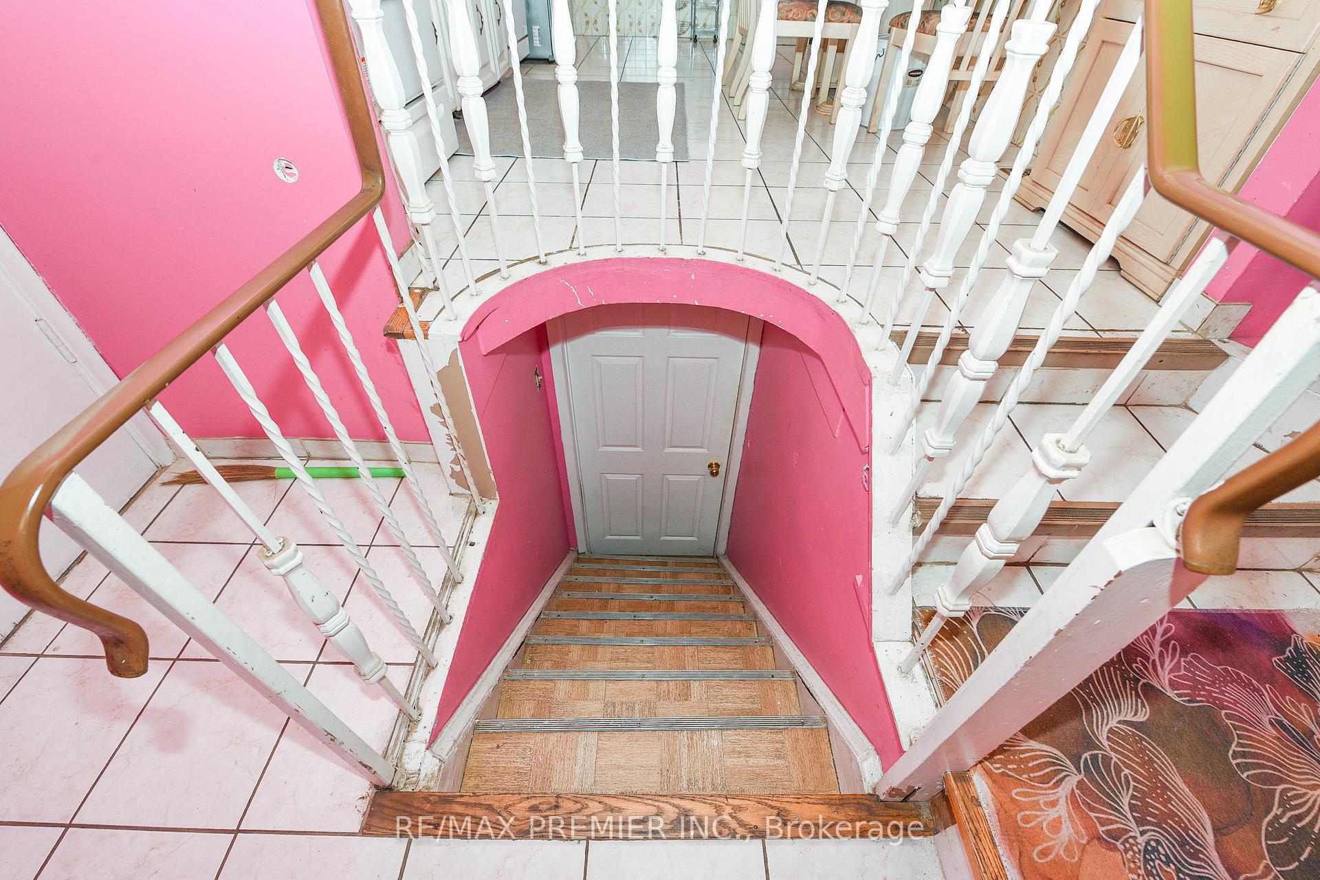 Photo 31 of 35 Taysham Crescent, Etobicoke, Thistletown-Beaumonde Heights — HOMEH