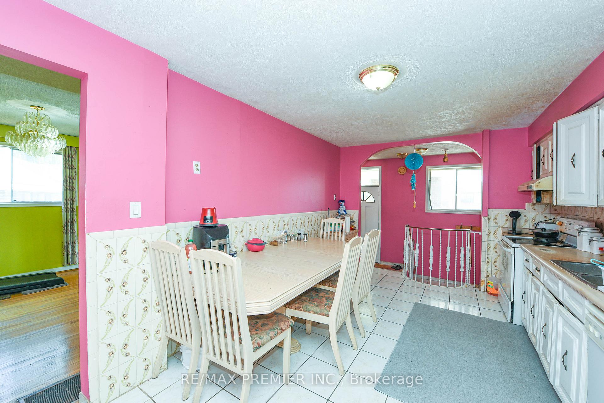 Photo 33 of 35 Taysham Crescent, Etobicoke, Thistletown-Beaumonde Heights — HOMEH