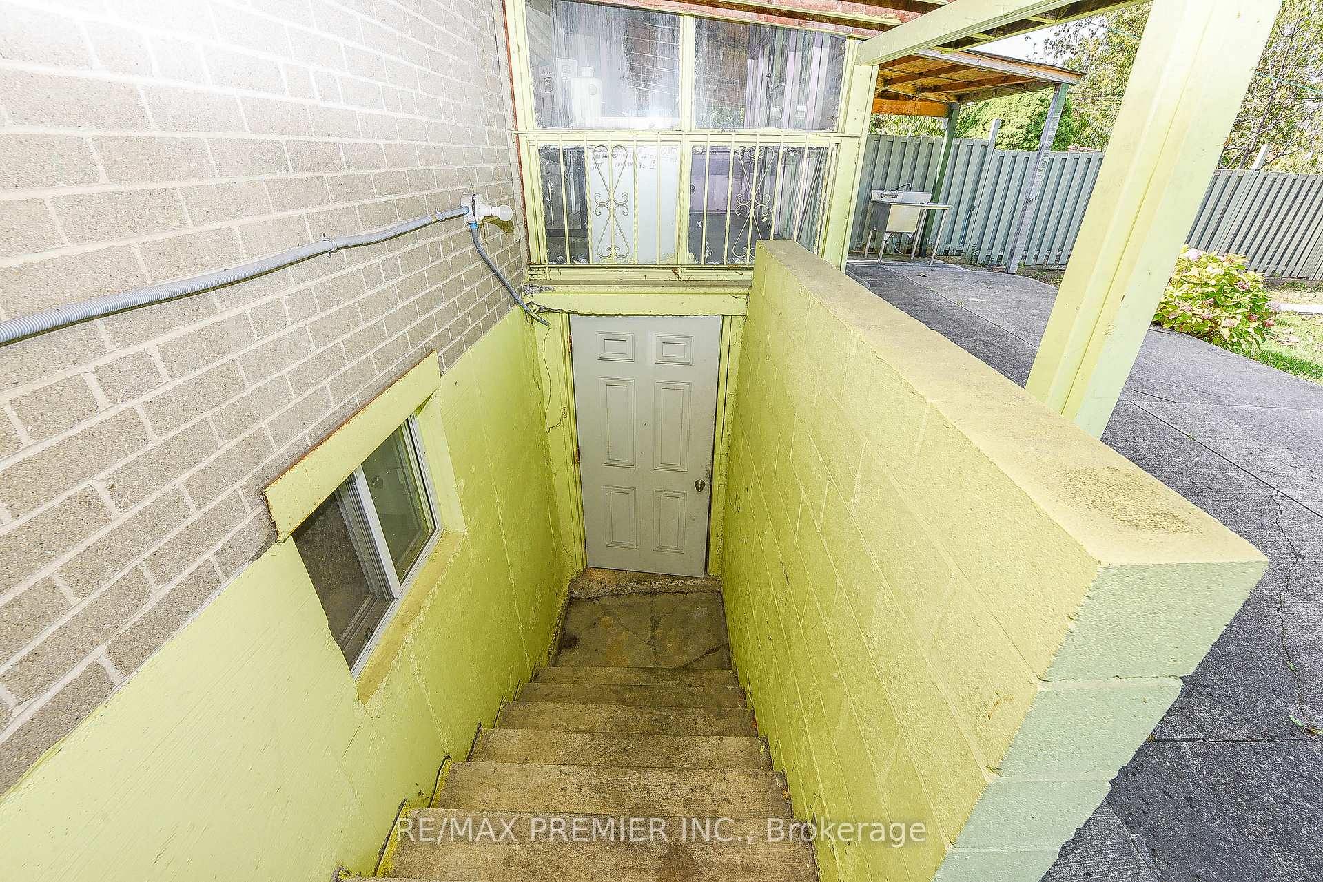 Photo 28 of 35 Taysham Crescent, Etobicoke, Thistletown-Beaumonde Heights — HOMEH