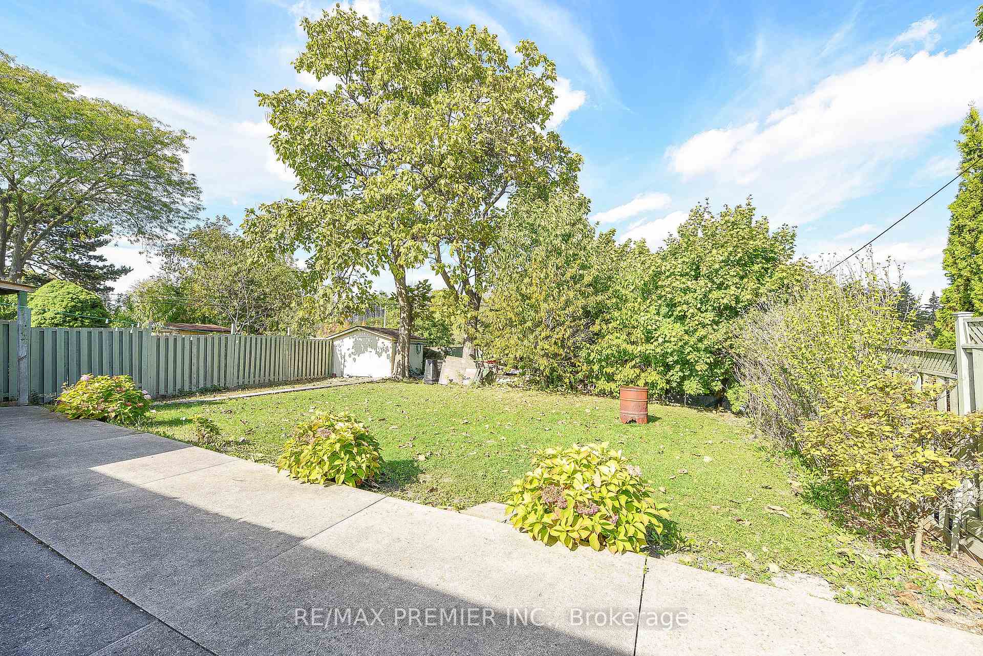 Photo 30 of 35 Taysham Crescent, Etobicoke, Thistletown-Beaumonde Heights — HOMEH