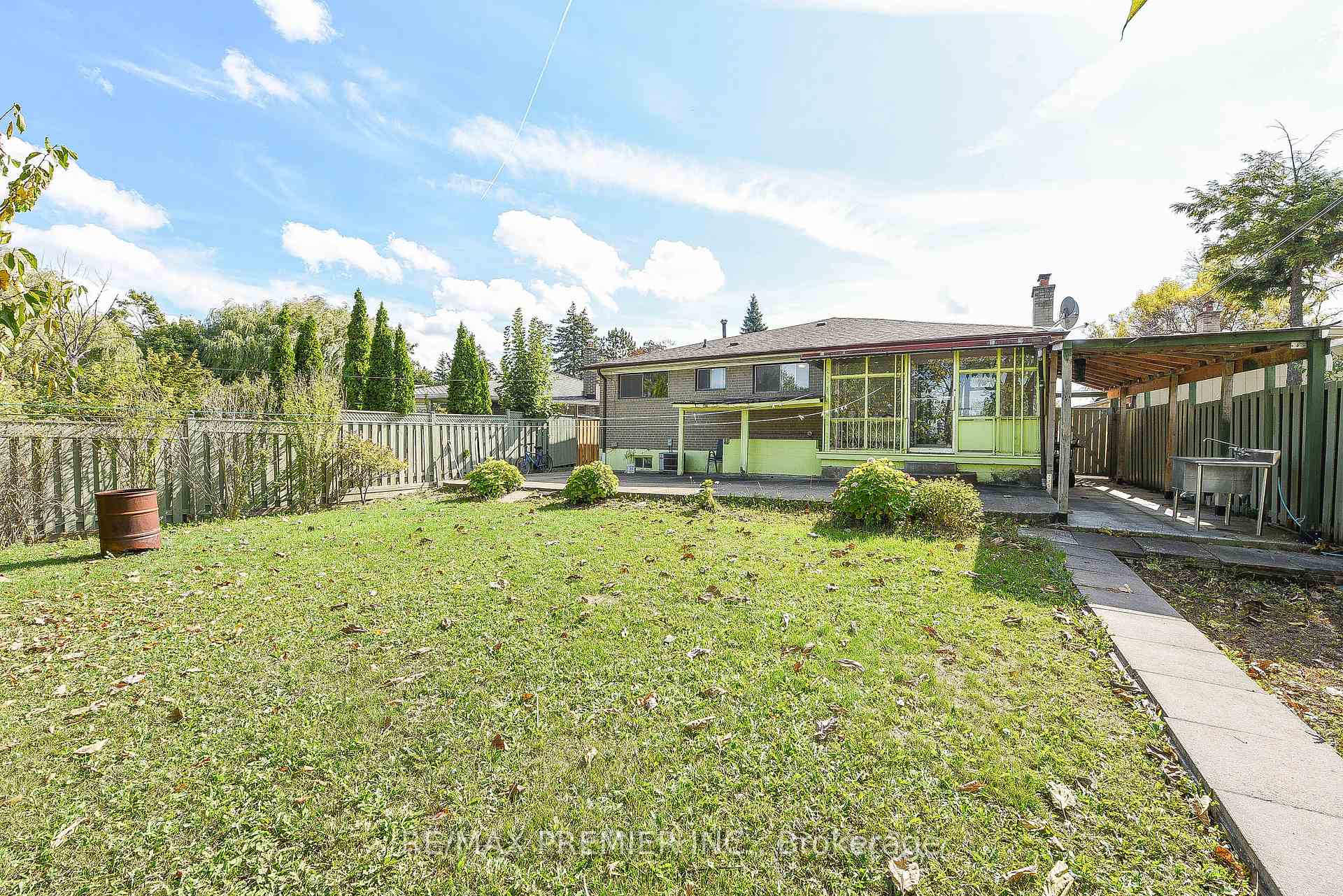 Photo 25 of 35 Taysham Crescent, Etobicoke, Thistletown-Beaumonde Heights — HOMEH