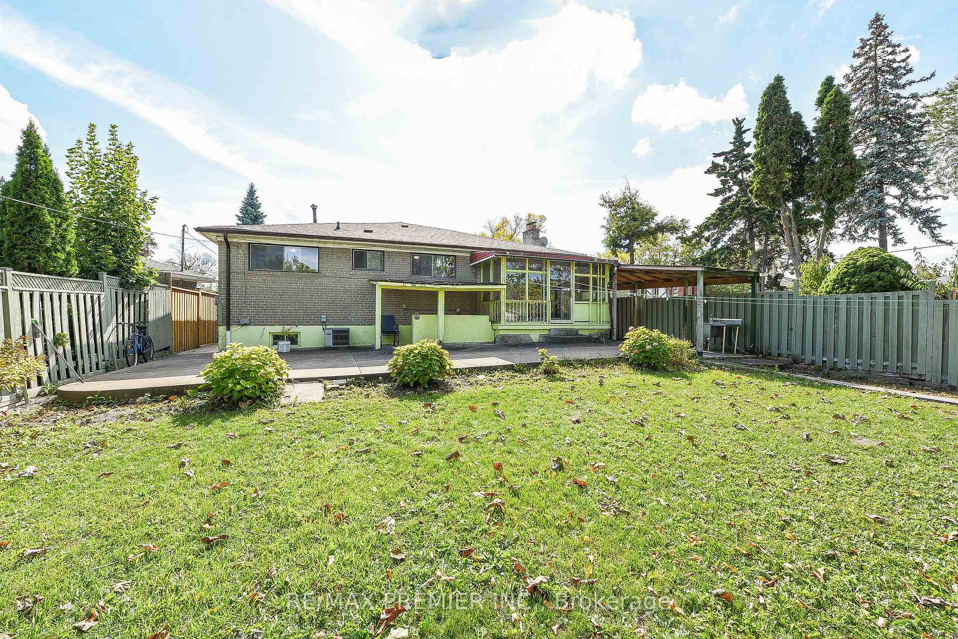 Photo 21 of 35 Taysham Crescent, Etobicoke, Thistletown-Beaumonde Heights — HOMEH