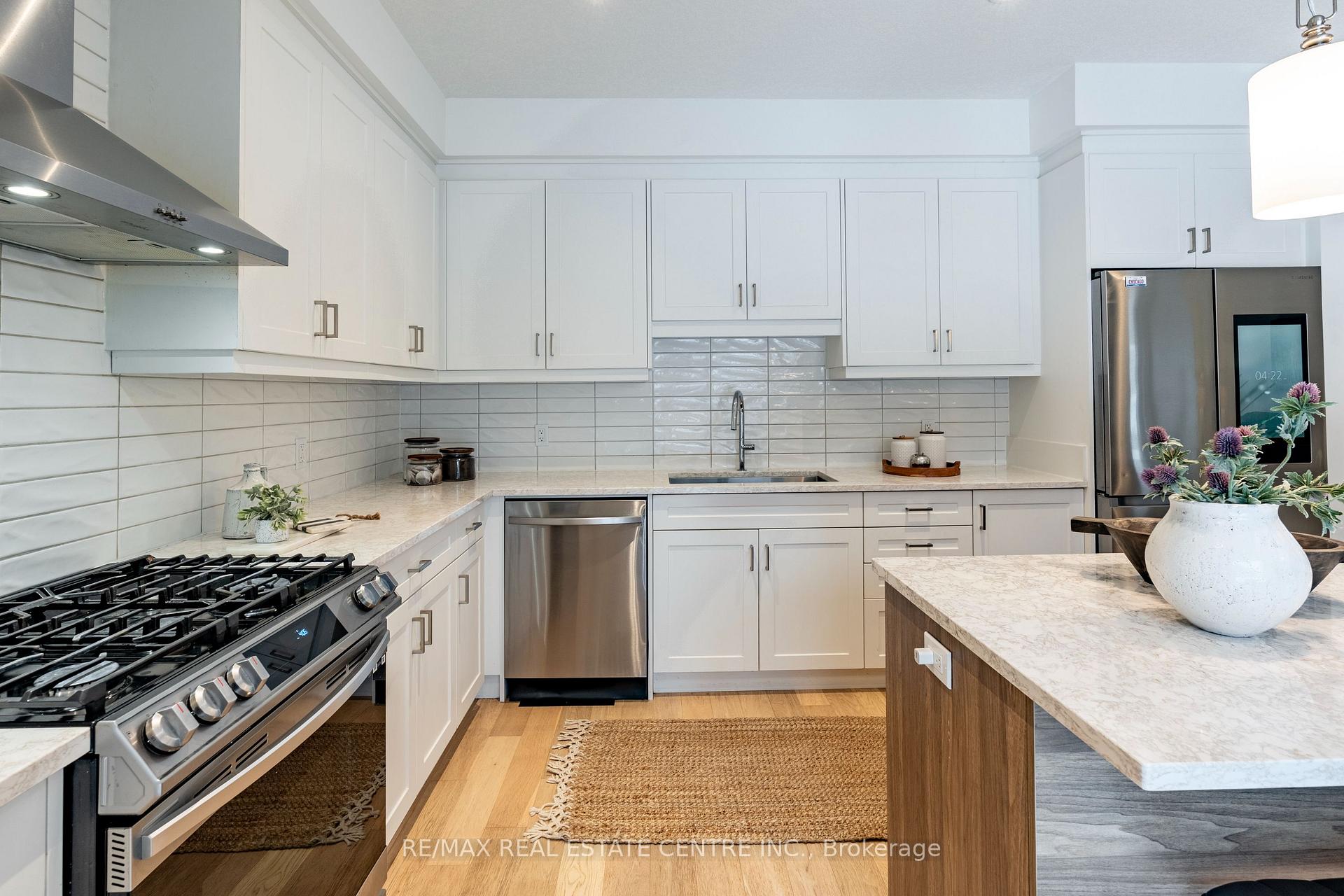 Photo 11 of 104 Dempsey Drive, Stratford — HOMEH