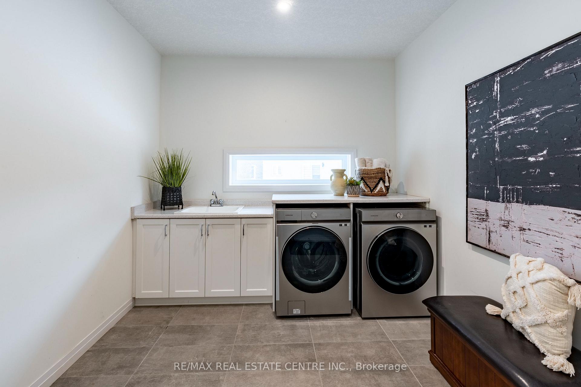 Photo 17 of 104 Dempsey Drive, Stratford — HOMEH