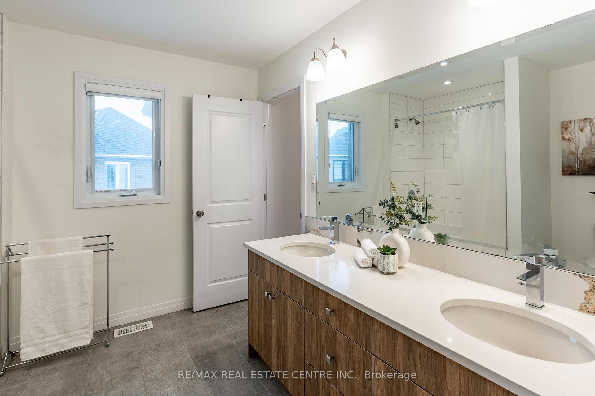 Photo 33 of 104 Dempsey Drive, Stratford — HOMEH