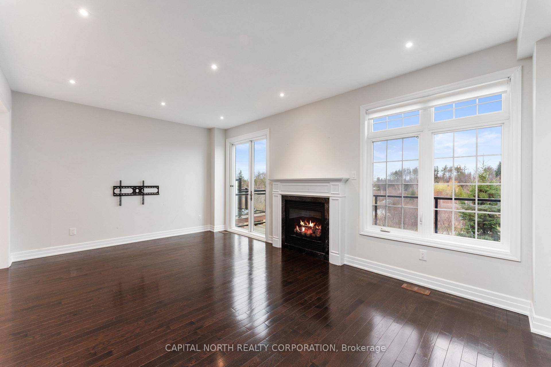 Photo 14 of 64 Alex Campbell Crescent, King, King City — HOMEH