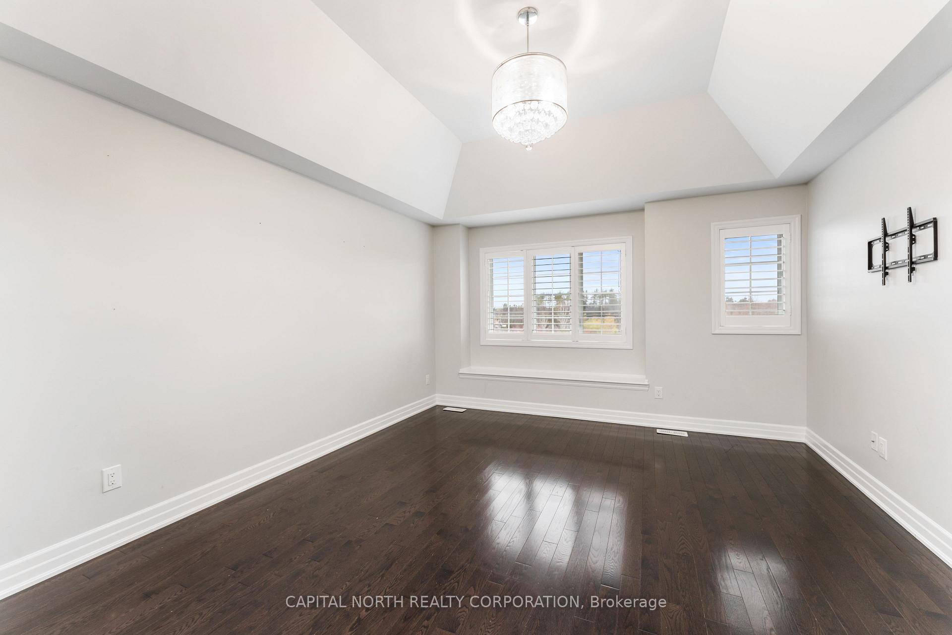 Photo 16 of 64 Alex Campbell Crescent, King, King City — HOMEH