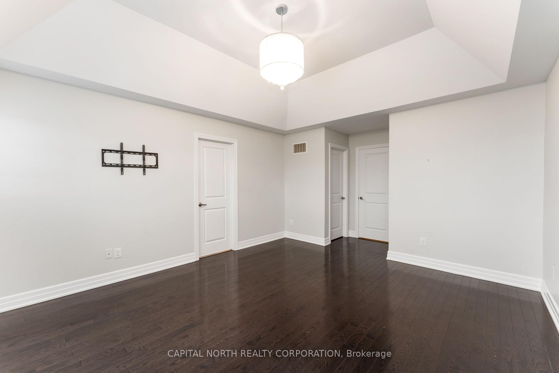Photo 17 of 64 Alex Campbell Crescent, King, King City — HOMEH