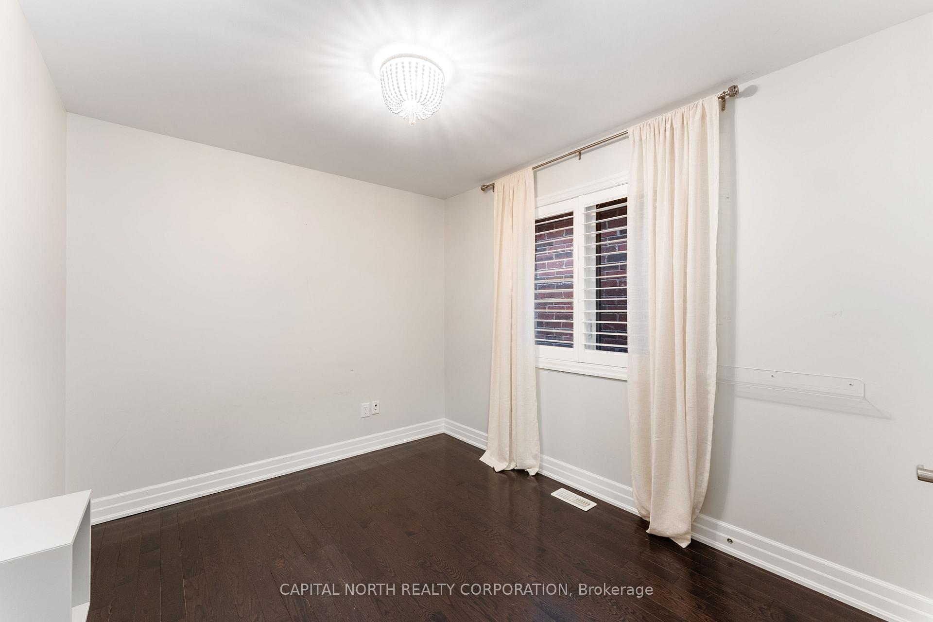 Photo 21 of 64 Alex Campbell Crescent, King, King City — HOMEH