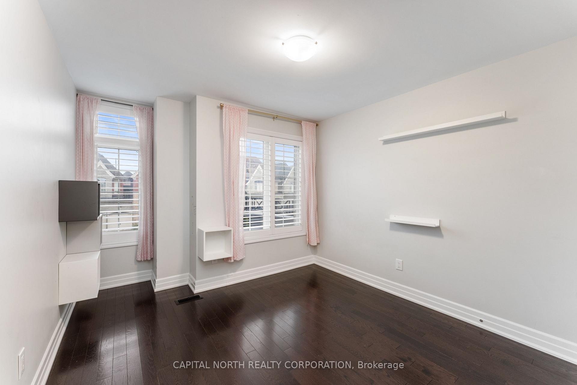 Photo 24 of 64 Alex Campbell Crescent, King, King City — HOMEH