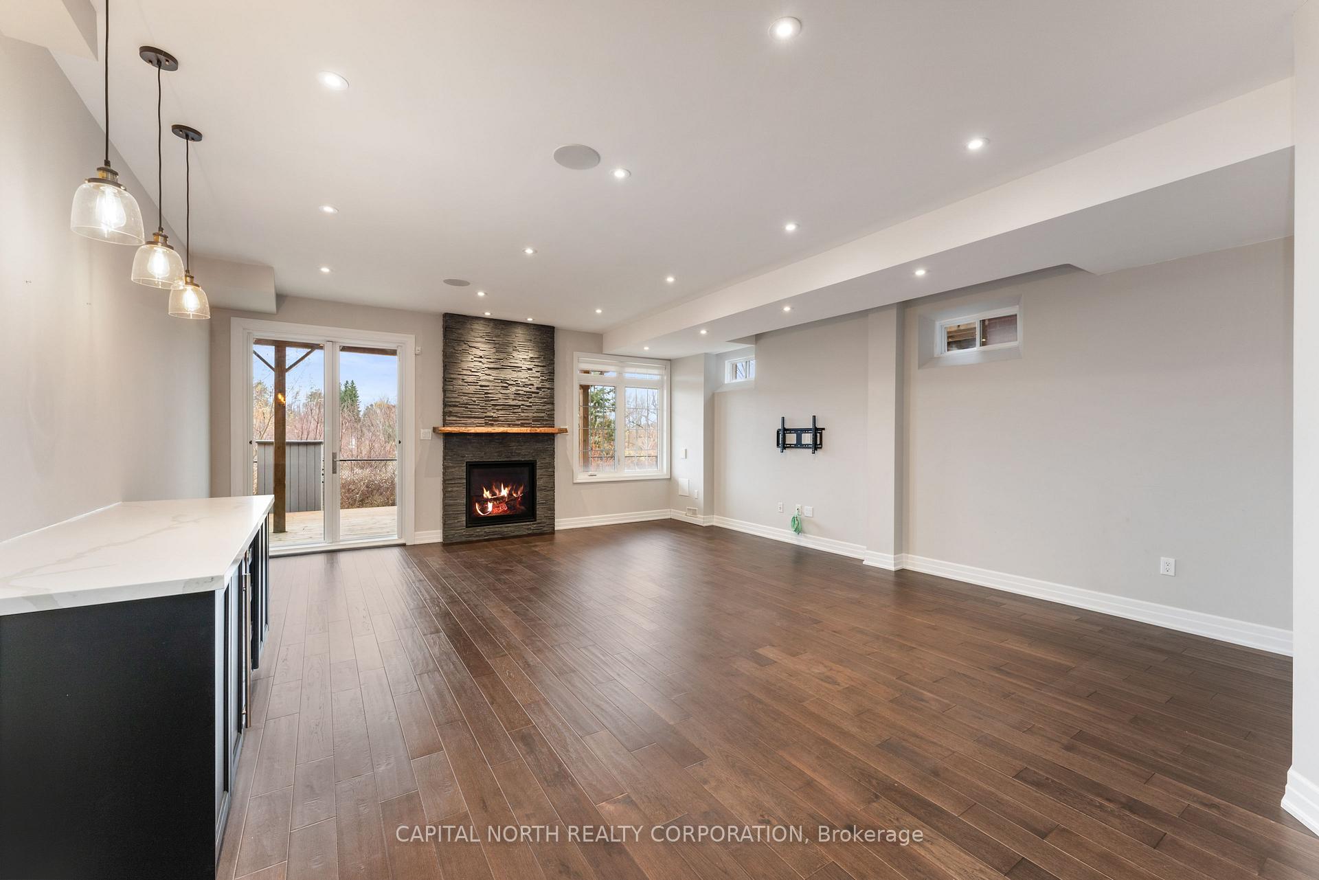 Photo 27 of 64 Alex Campbell Crescent, King, King City — HOMEH