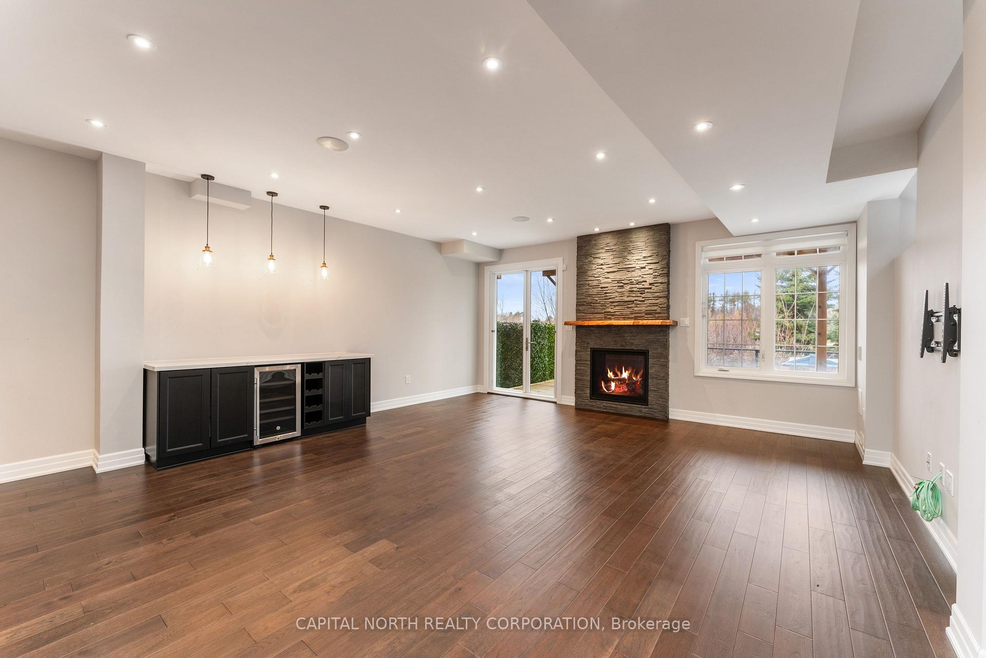 Photo 28 of 64 Alex Campbell Crescent, King, King City — HOMEH