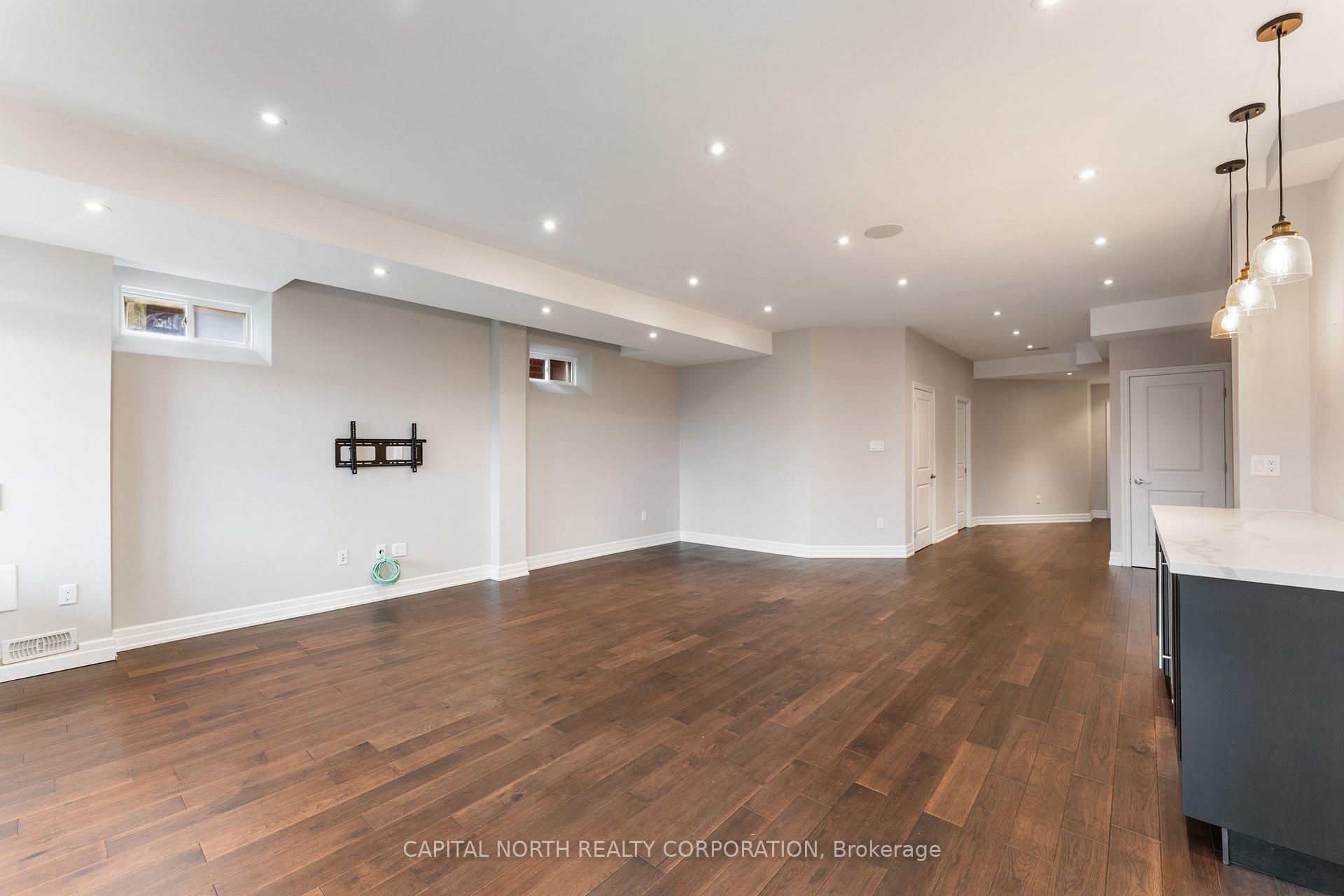Photo 30 of 64 Alex Campbell Crescent, King, King City — HOMEH