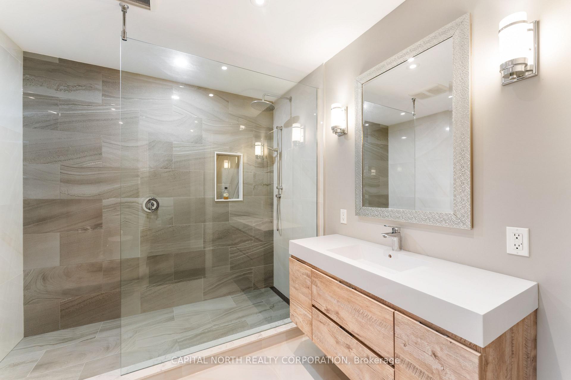 Photo 31 of 64 Alex Campbell Crescent, King, King City — HOMEH