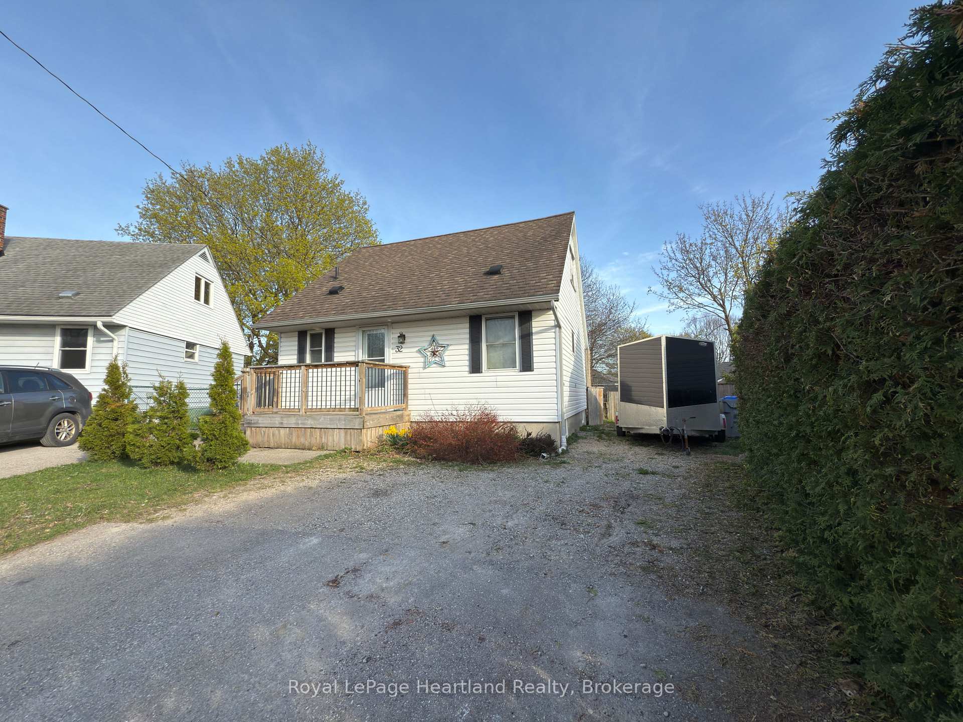 Photo 1 of 32 Regina Road, Huron East, Vanastra — HOMEH