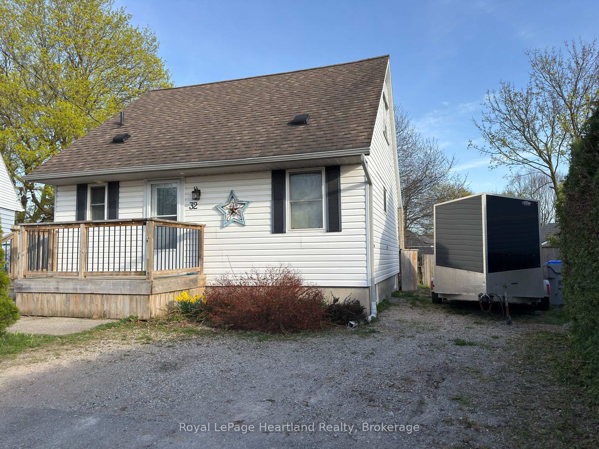 Photo 2 of 32 Regina Road, Huron East, Vanastra — HOMEH
