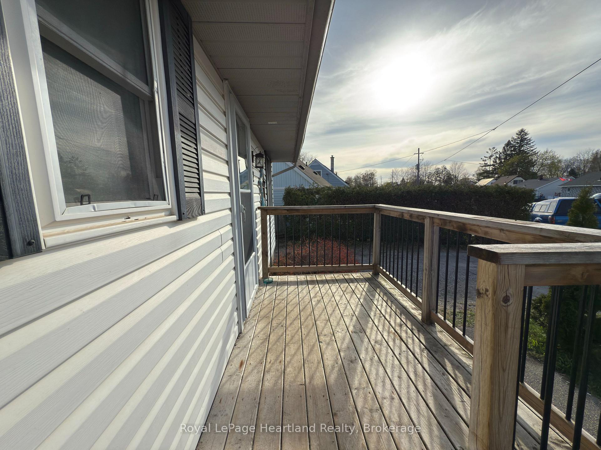 Photo 4 of 32 Regina Road, Huron East, Vanastra — HOMEH