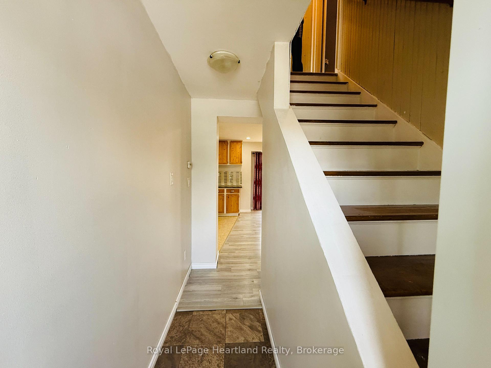 Photo 5 of 32 Regina Road, Huron East, Vanastra — HOMEH