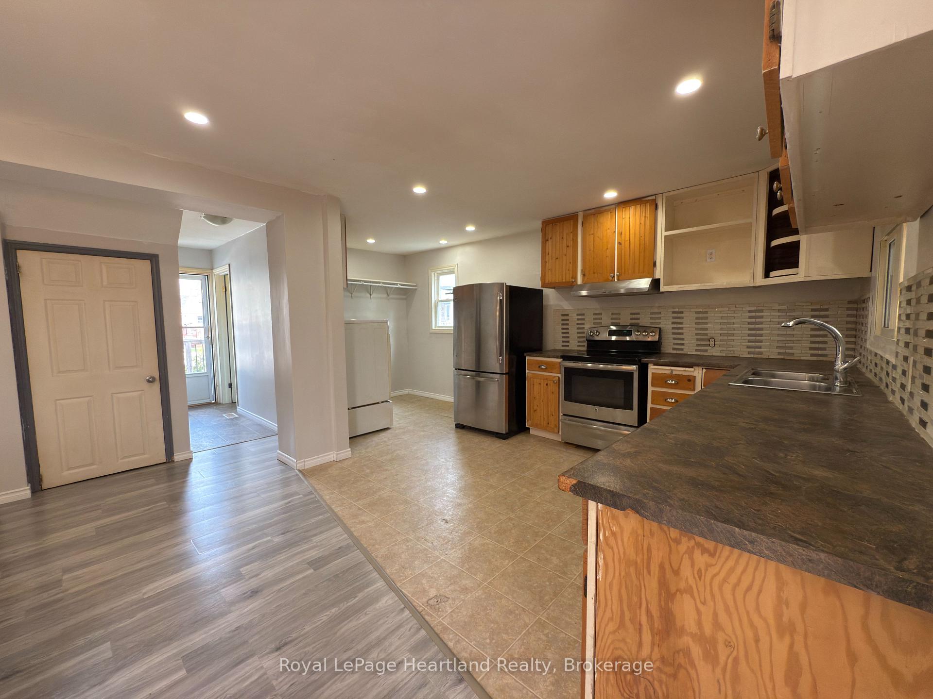 Photo 8 of 32 Regina Road, Huron East, Vanastra — HOMEH