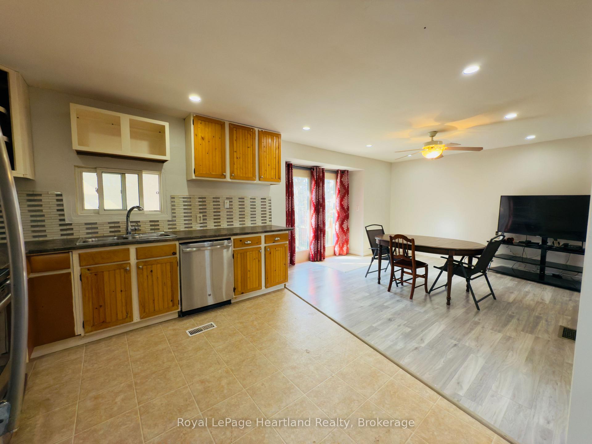 Photo 11 of 32 Regina Road, Huron East, Vanastra — HOMEH