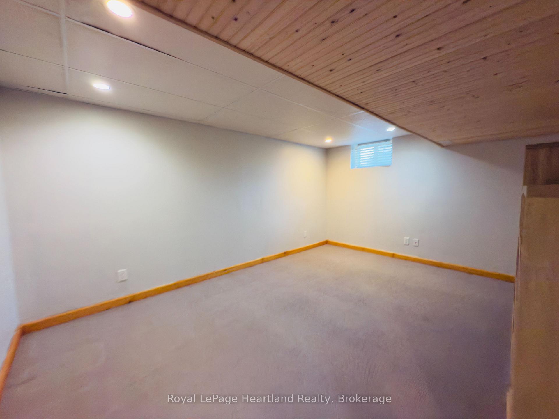 Photo 15 of 32 Regina Road, Huron East, Vanastra — HOMEH