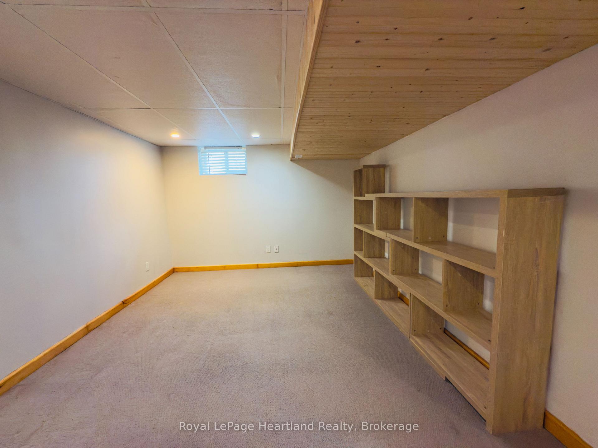 Photo 16 of 32 Regina Road, Huron East, Vanastra — HOMEH
