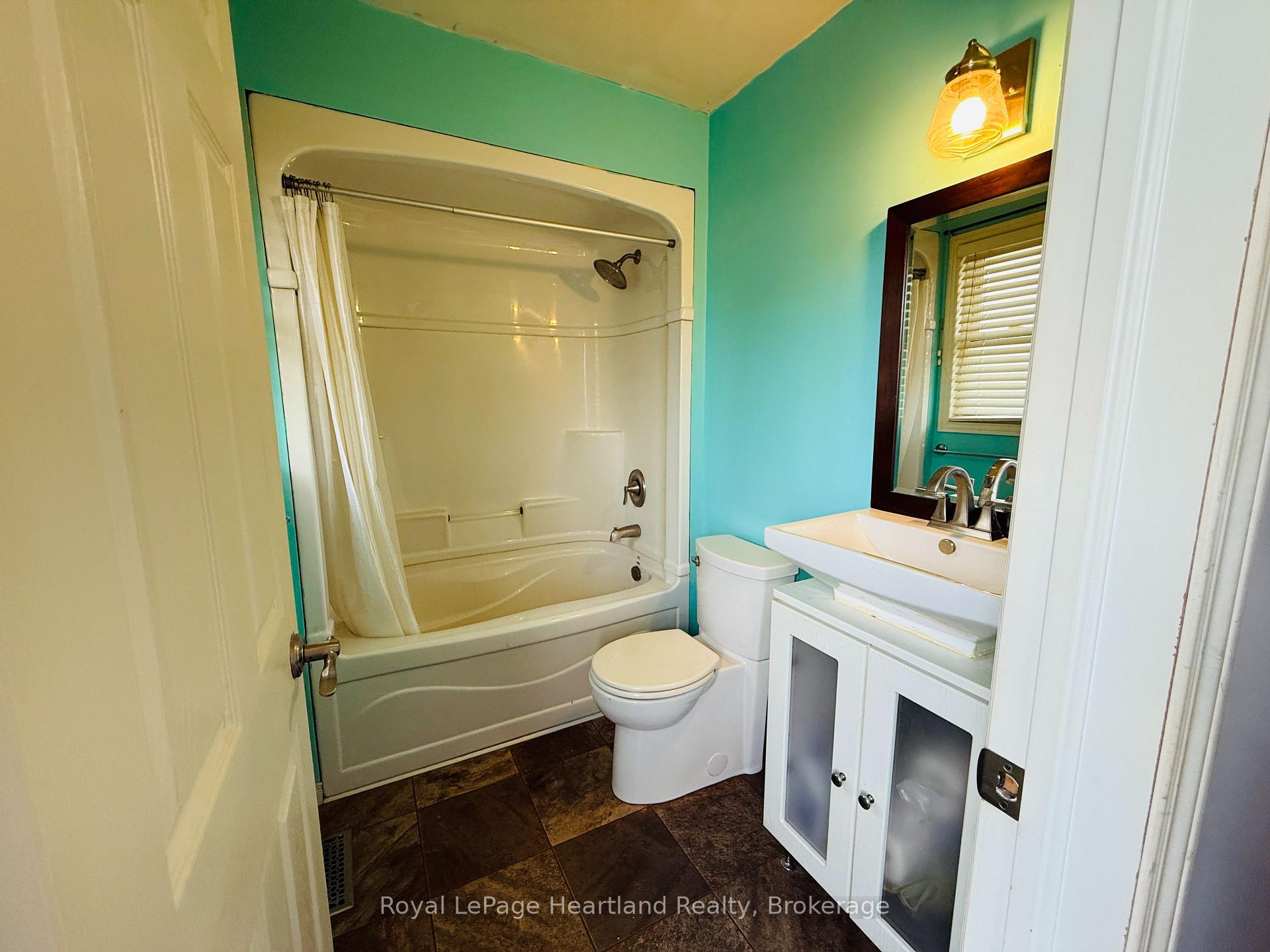 Photo 20 of 32 Regina Road, Huron East, Vanastra — HOMEH
