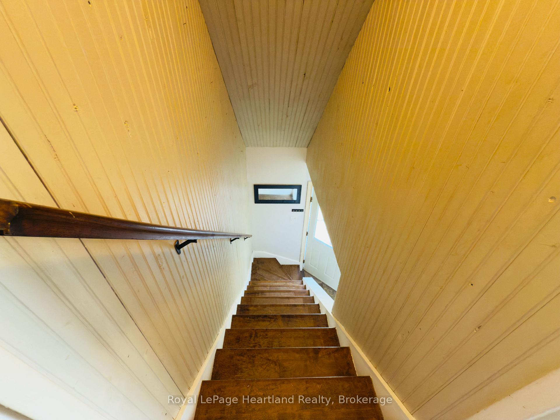 Photo 24 of 32 Regina Road, Huron East, Vanastra — HOMEH
