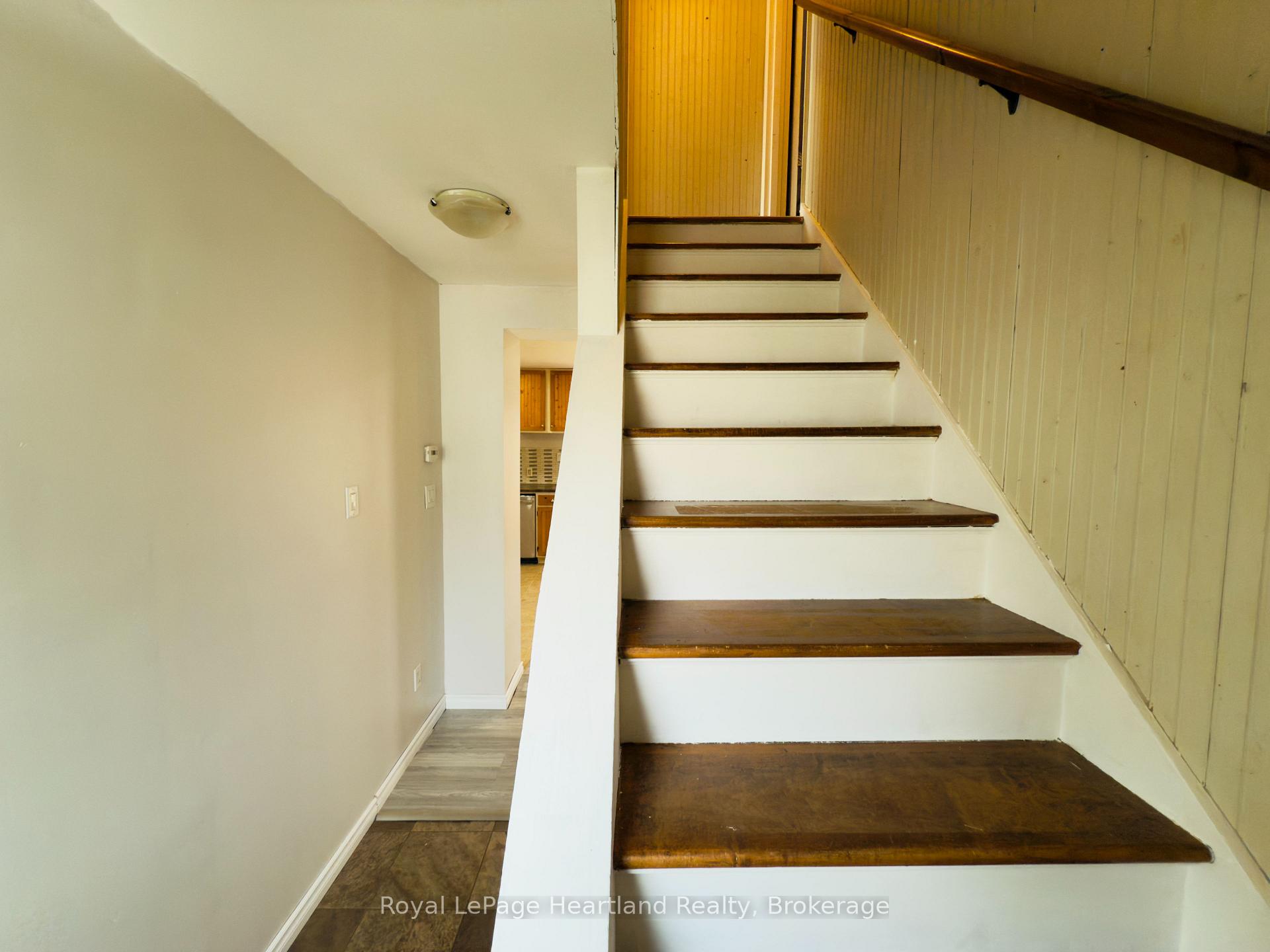 Photo 25 of 32 Regina Road, Huron East, Vanastra — HOMEH