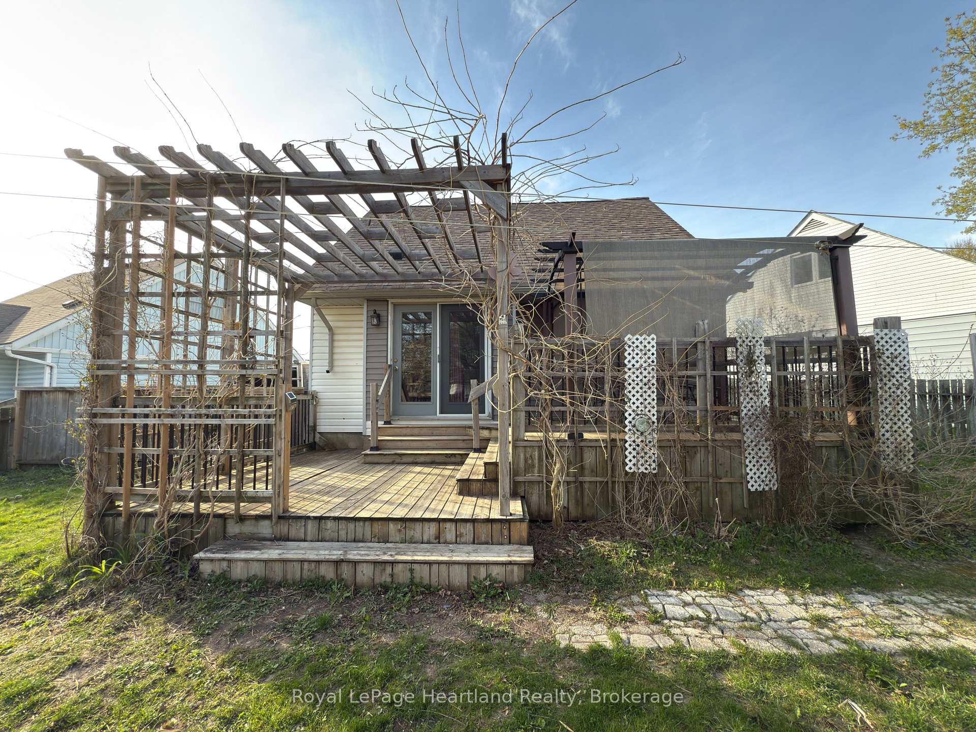 Photo 26 of 32 Regina Road, Huron East, Vanastra — HOMEH