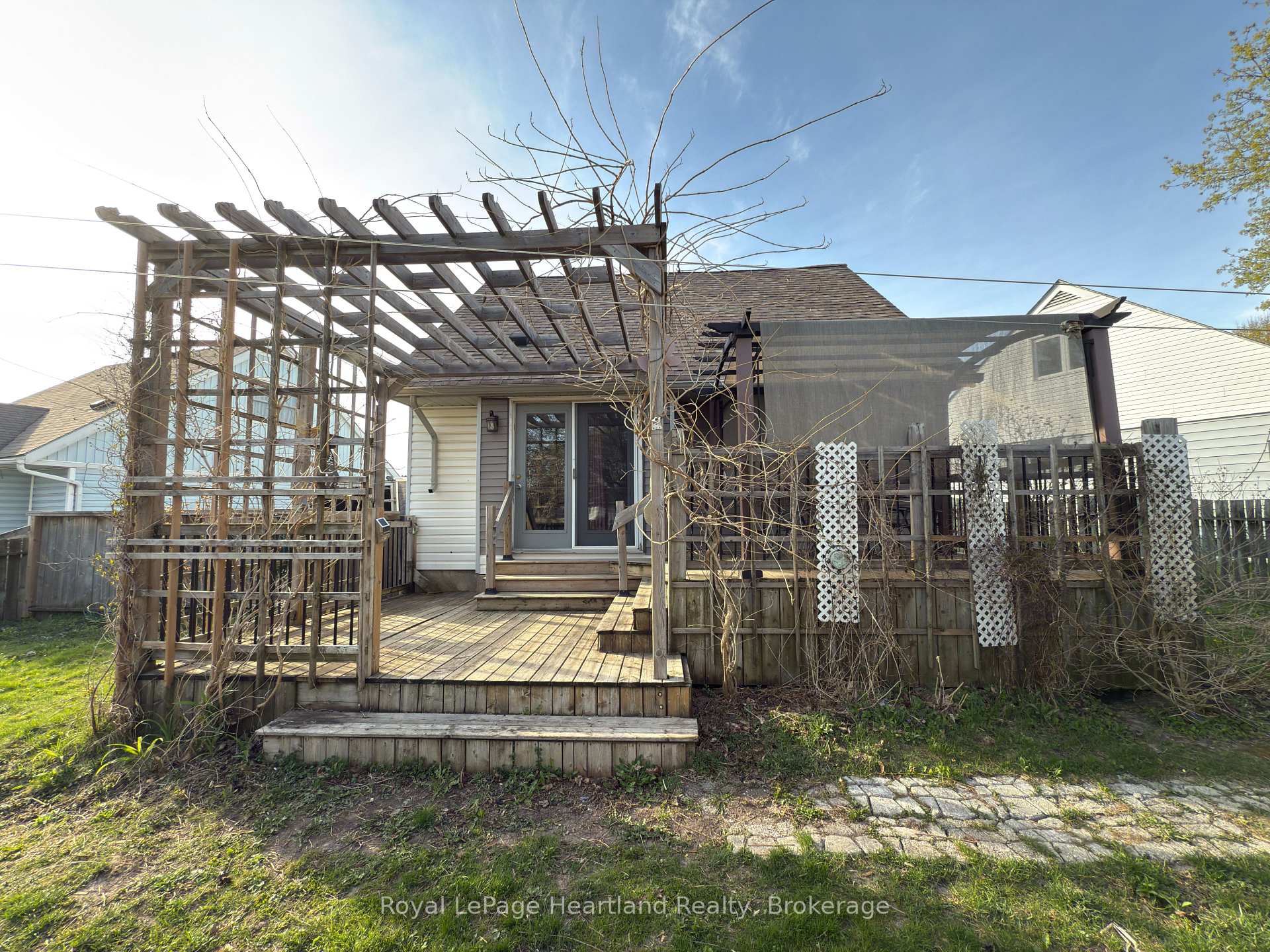 Photo 38 of 32 Regina Road, Huron East, Vanastra — HOMEH