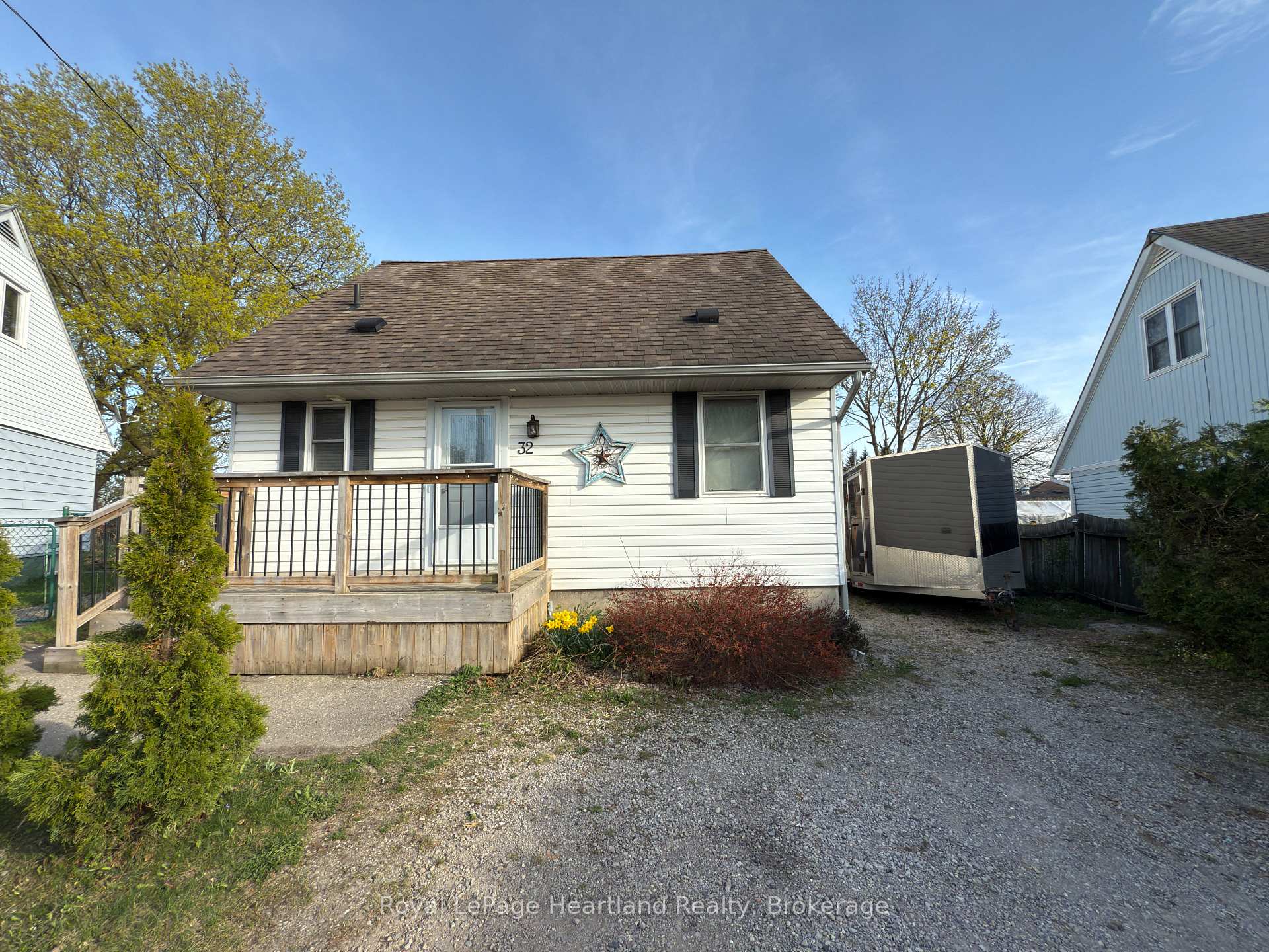 Photo 40 of 32 Regina Road, Huron East, Vanastra — HOMEH