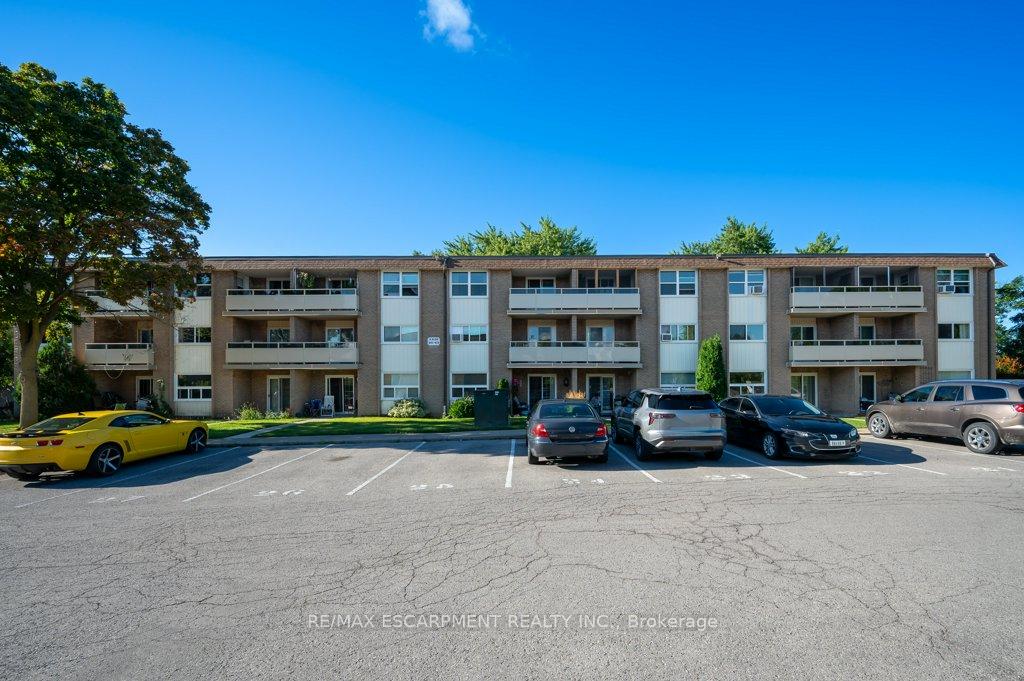 Photo 2 of Unit 402, 41 Rykert Street, St. Catharines, Western Hill — HOMEH
