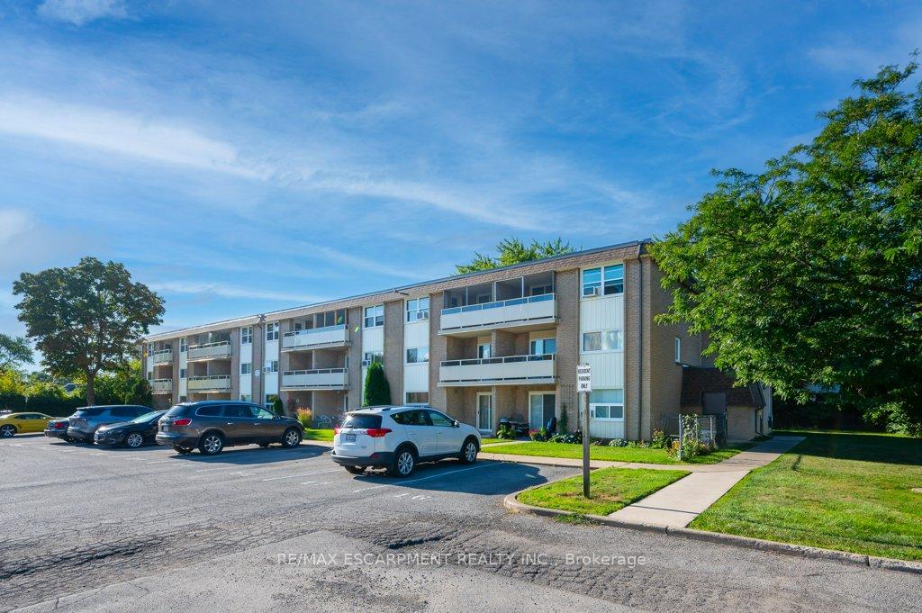 Photo 8 of Unit 402, 41 Rykert Street, St. Catharines, Western Hill — HOMEH
