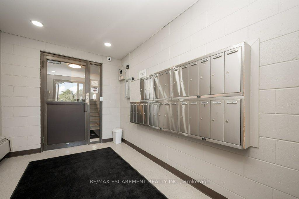 Photo 5 of Unit 402, 41 Rykert Street, St. Catharines, Western Hill — HOMEH