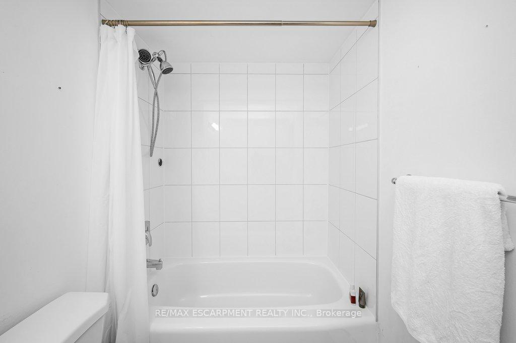 Photo 13 of Unit 402, 41 Rykert Street, St. Catharines, Western Hill — HOMEH