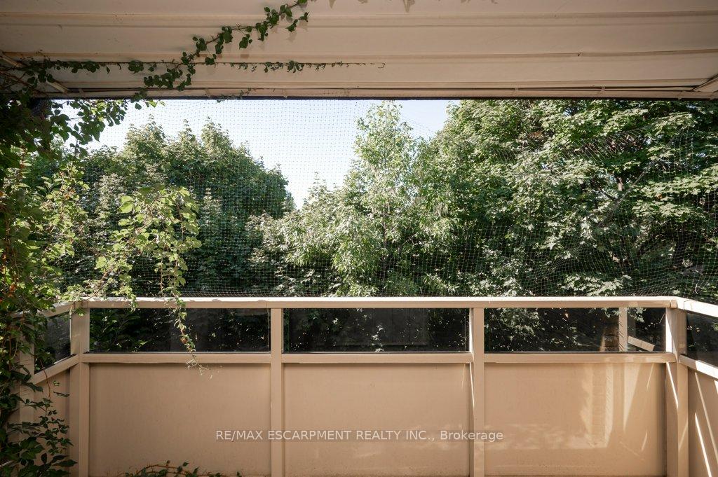 Photo 7 of Unit 402, 41 Rykert Street, St. Catharines, Western Hill — HOMEH