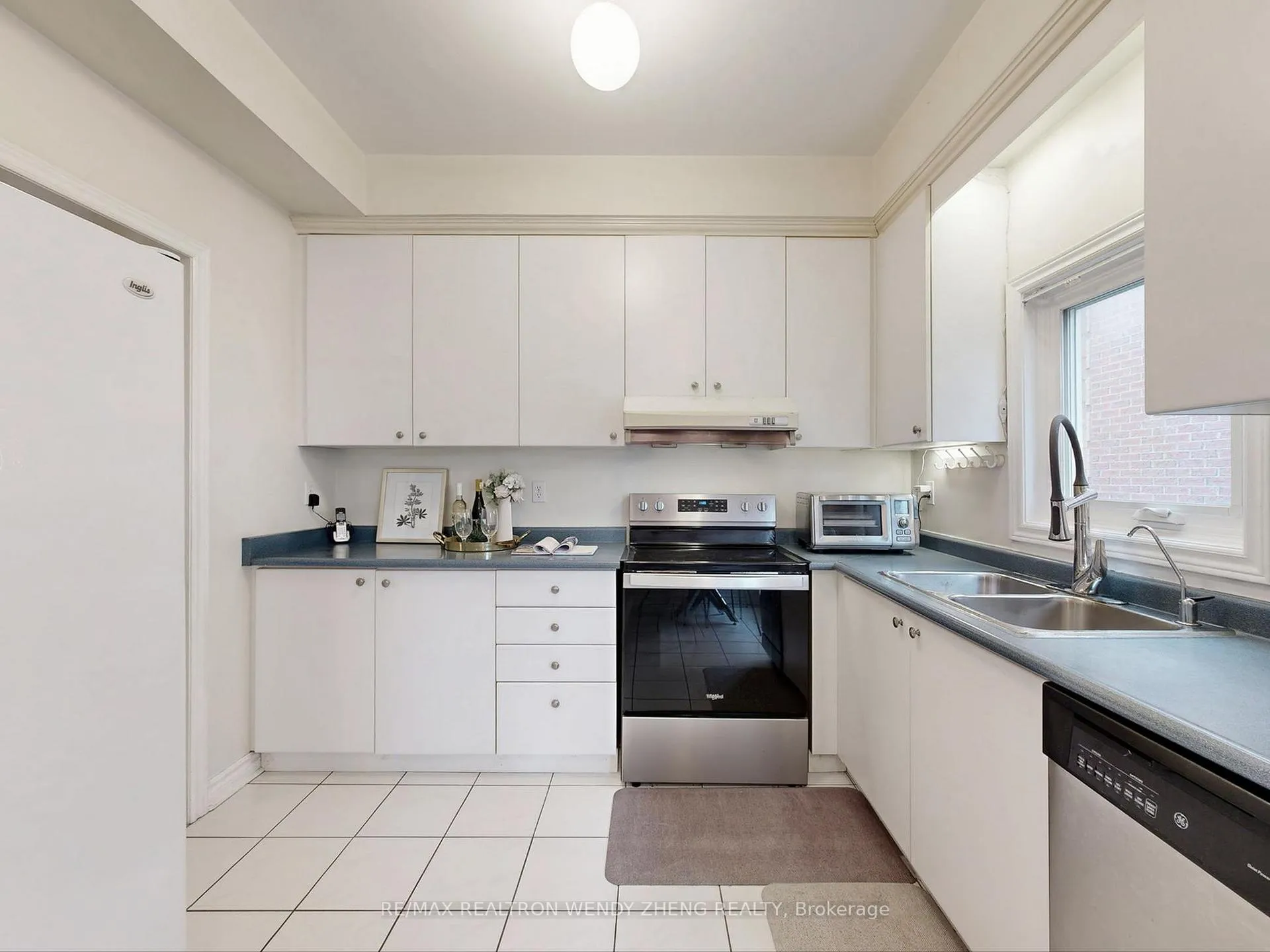Photo 9 of 75 Macon Place, Markham, Milliken Mills West — HOMEH