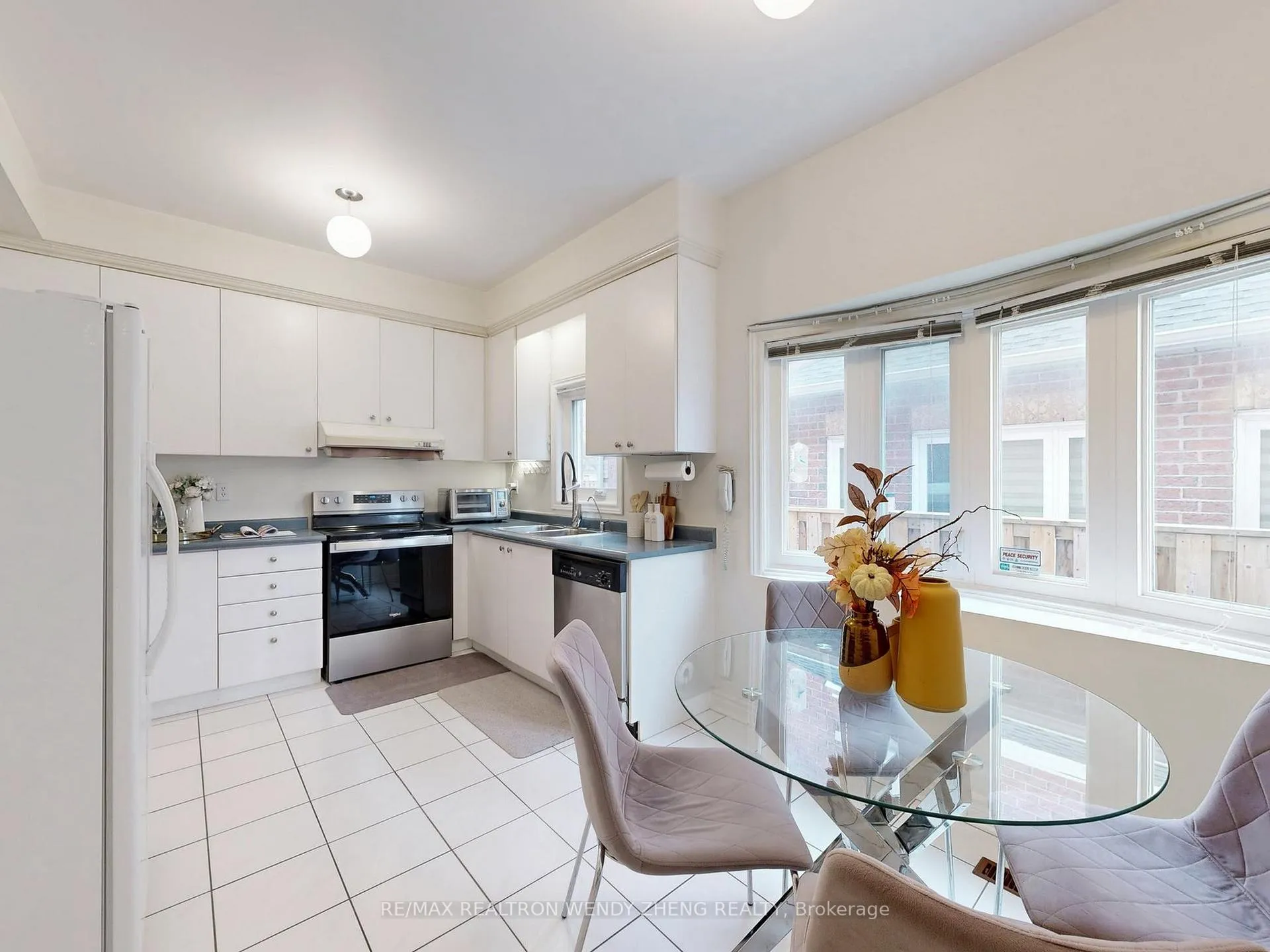 Photo 12 of 75 Macon Place, Markham, Milliken Mills West — HOMEH