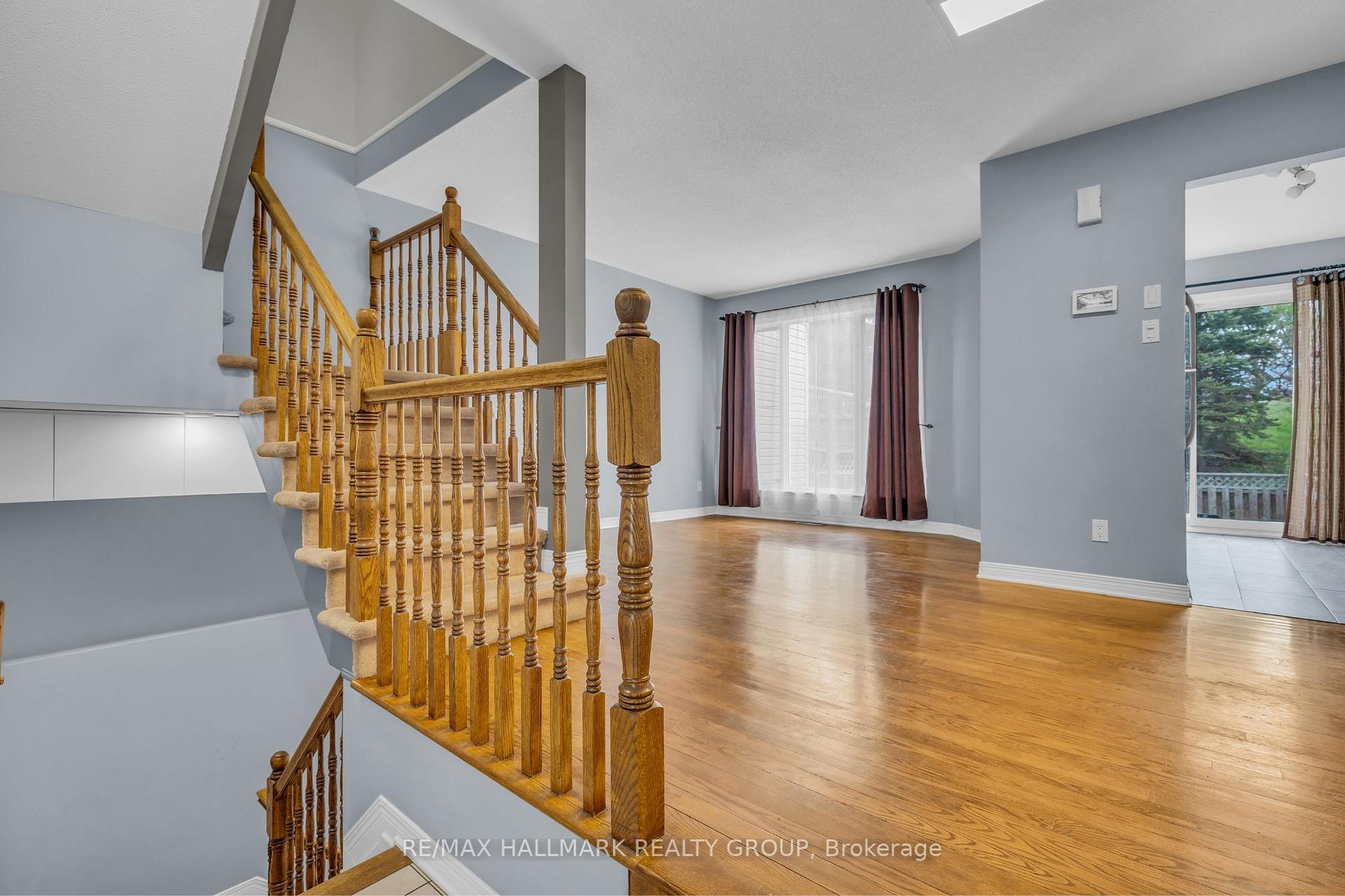 Photo 4 of 124 Kimberwick Crescent, Ottawa, Quinterra — HOMEH
