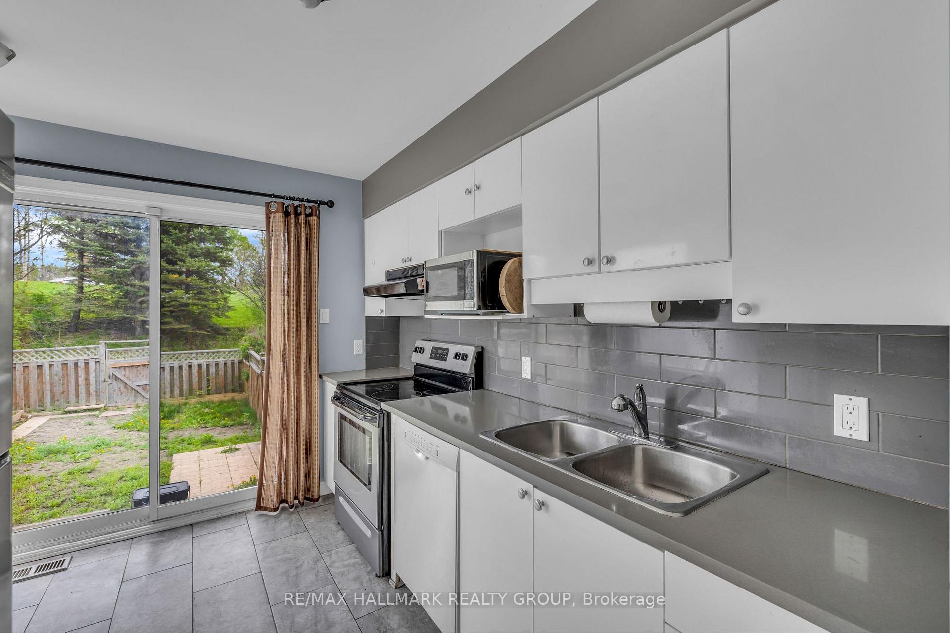 Photo 11 of 124 Kimberwick Crescent, Ottawa, Quinterra — HOMEH