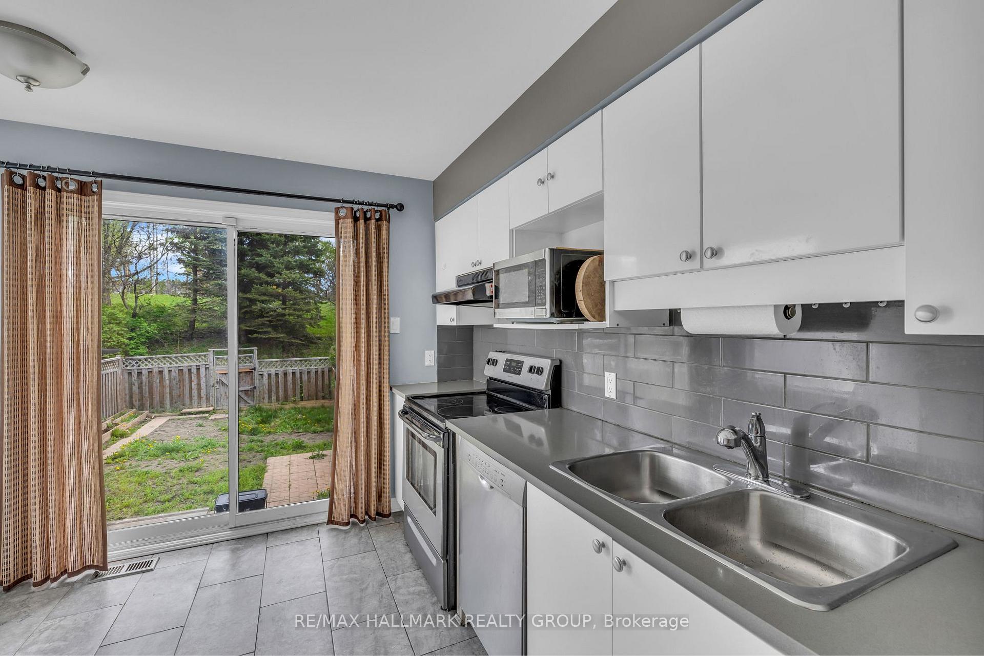 Photo 15 of 124 Kimberwick Crescent, Ottawa, Quinterra — HOMEH