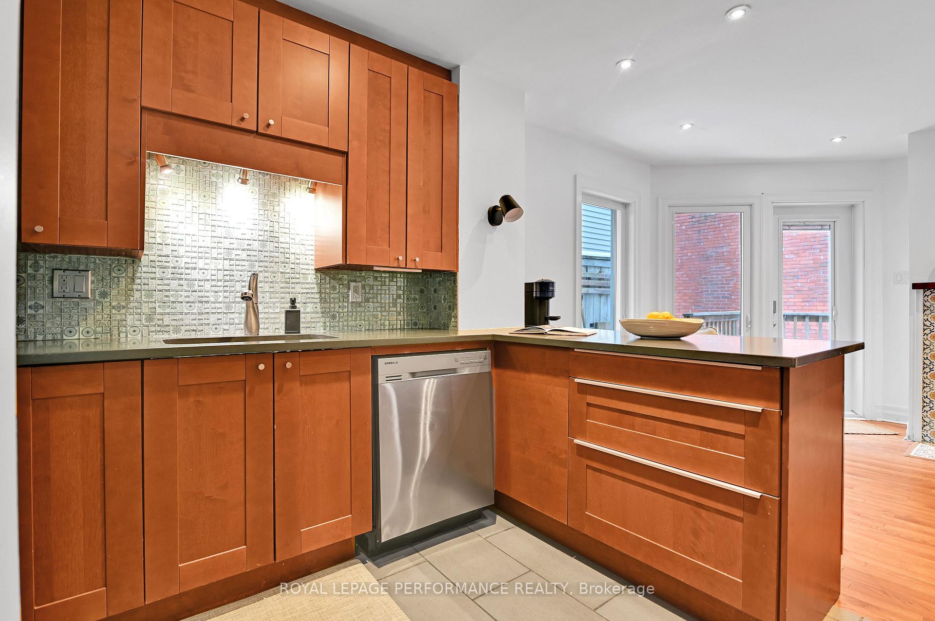 Photo 9 of 194 Charlotte Street, Ottawa, Sandy Hill — HOMEH