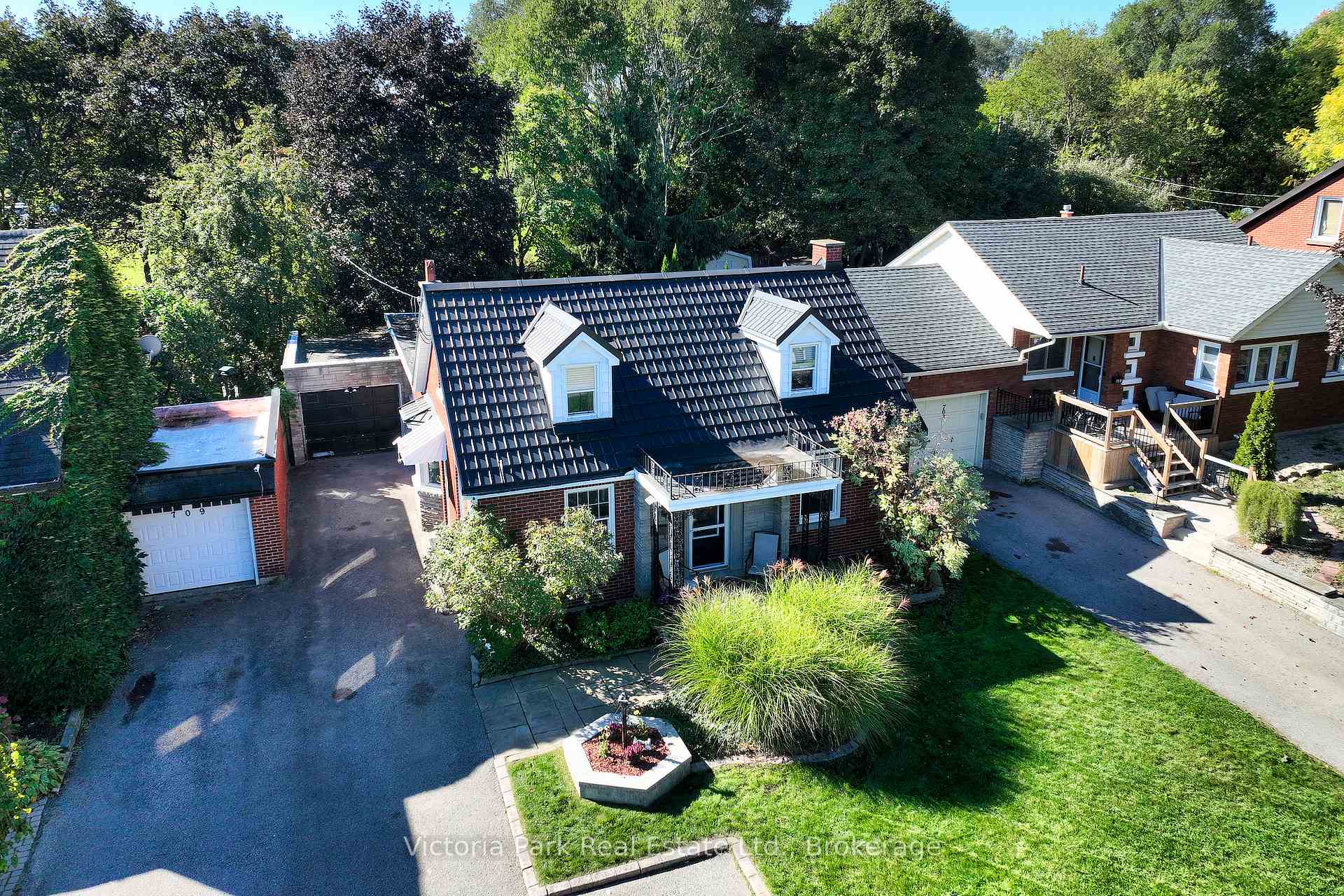 Photo 3 of 707 Rockway Drive, Kitchener — HOMEH