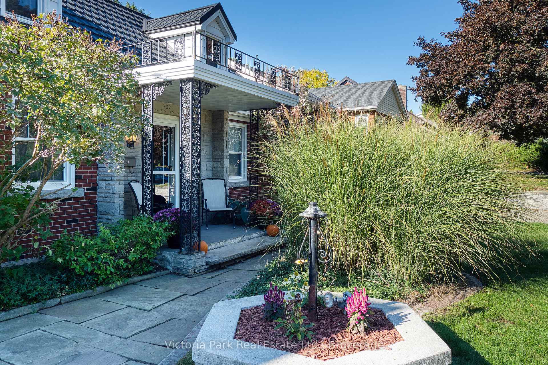 Photo 4 of 707 Rockway Drive, Kitchener — HOMEH