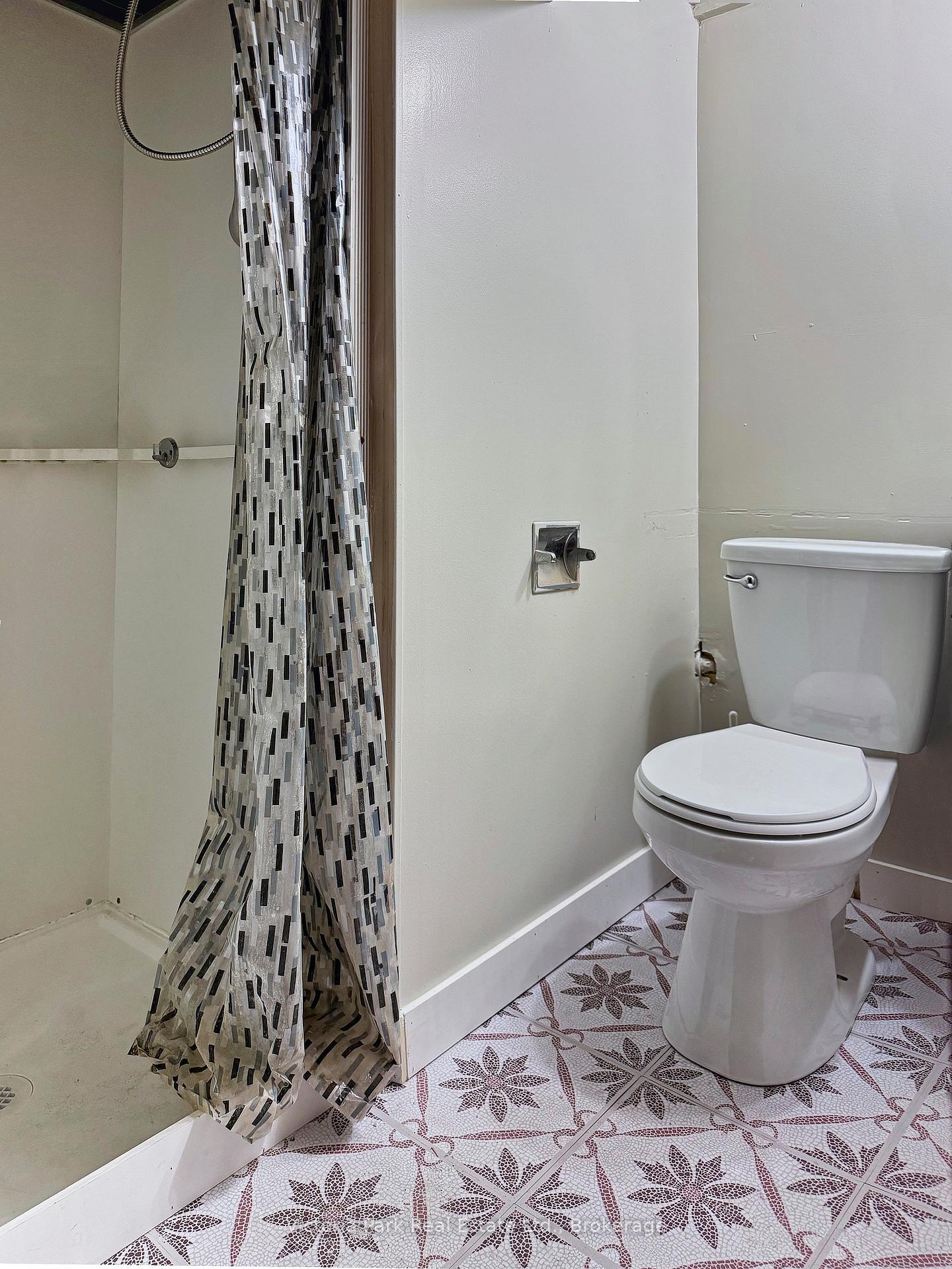 Photo 39 of 707 Rockway Drive, Kitchener — HOMEH