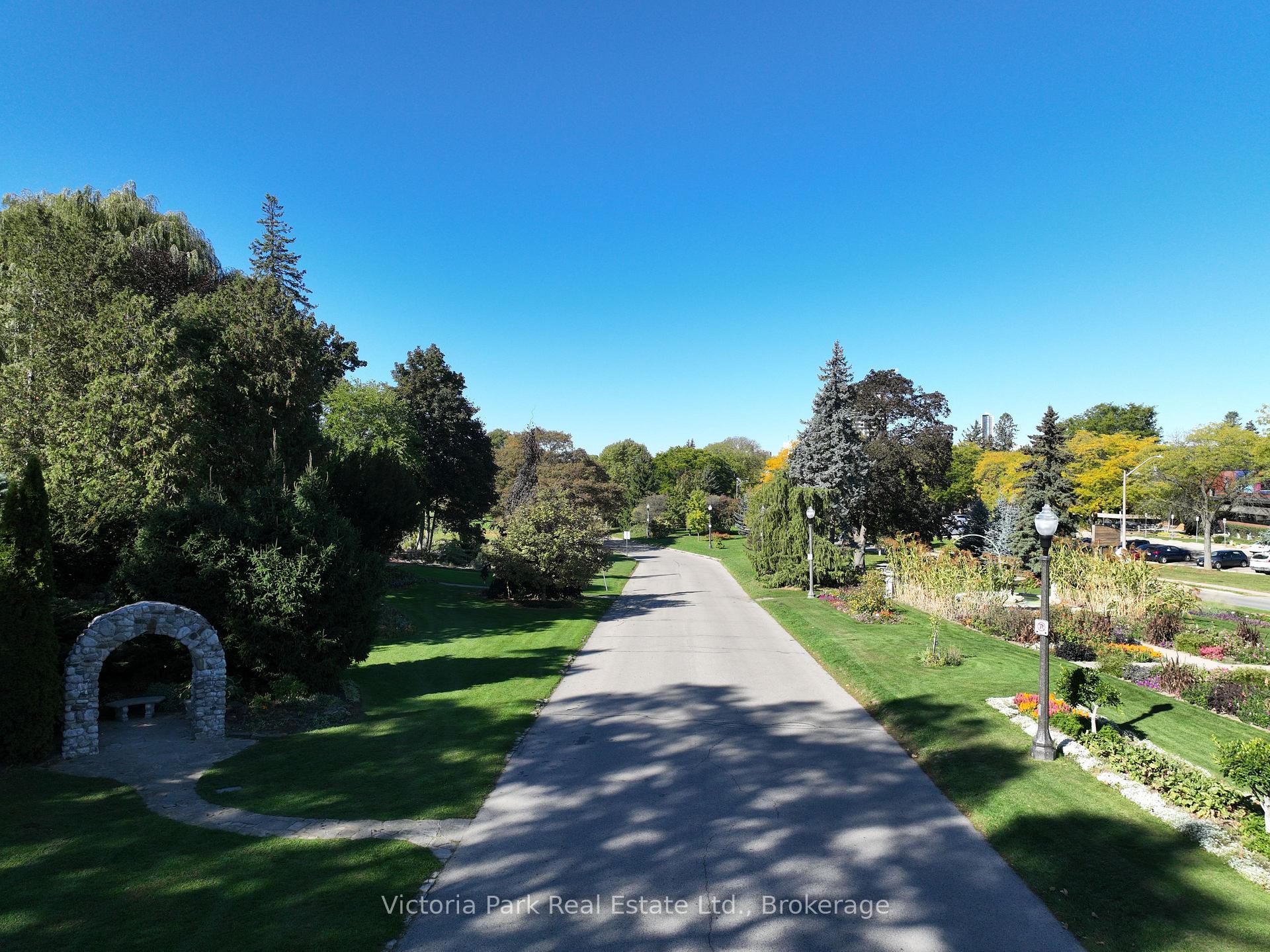 Photo 45 of 707 Rockway Drive, Kitchener — HOMEH