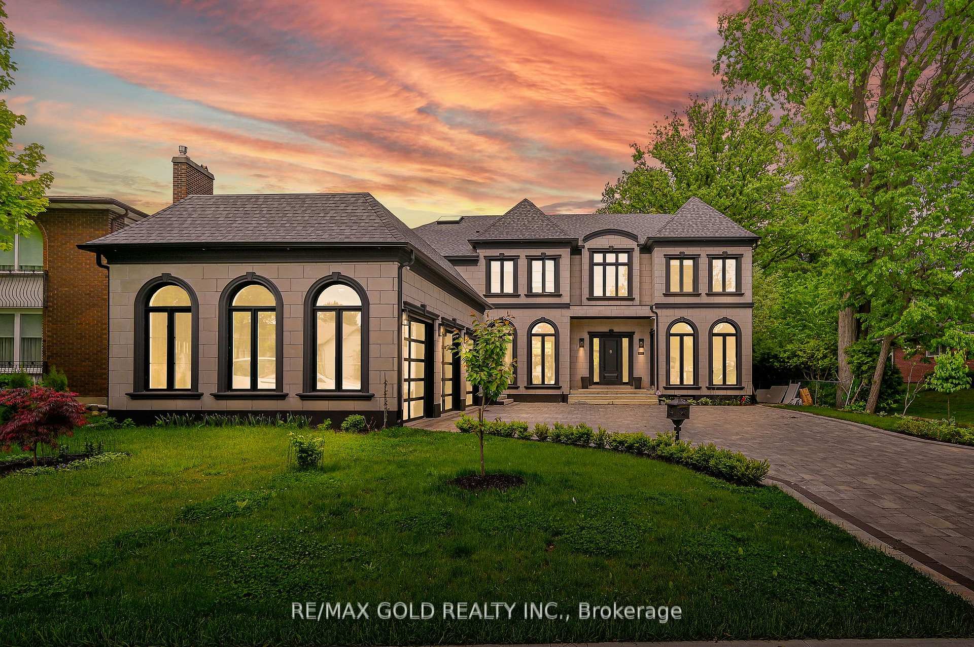 Photo 5 of 48 Sylvadene Parkway, Vaughan, East Woodbridge — HOMEH